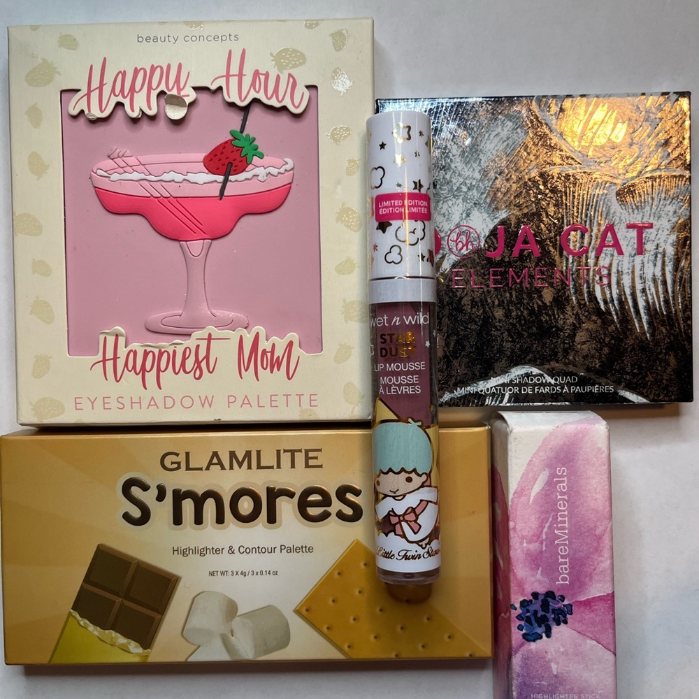 MEDIUM MYSTERY MAKEUP BUNDLE